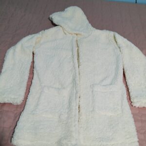 Casaco Teddy Longo Branco com Capuz e Bolsos