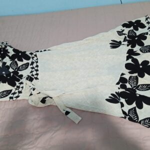 Vestido Estampa Floral Preto e Branco com Amarração